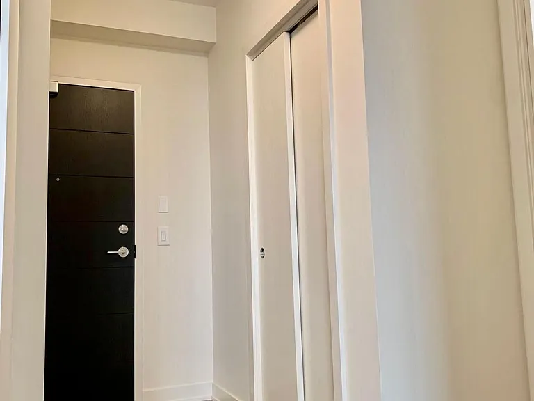 212 King William St #1116 — Photo 1