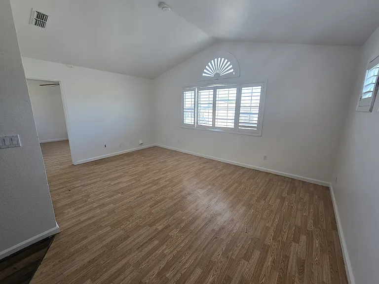 708 Eucalyptus Ave — Photo 26