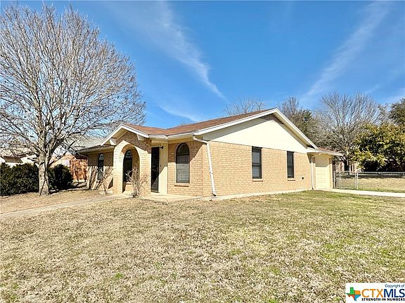 3rd image of 2521 Hidden Valley Dr