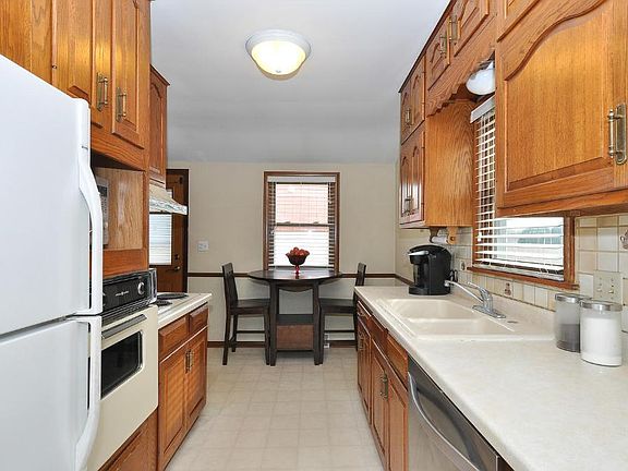 5th image of 107 22nd Ave S