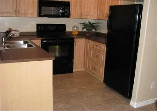15 Woodsmere Close #1A — Photo 3