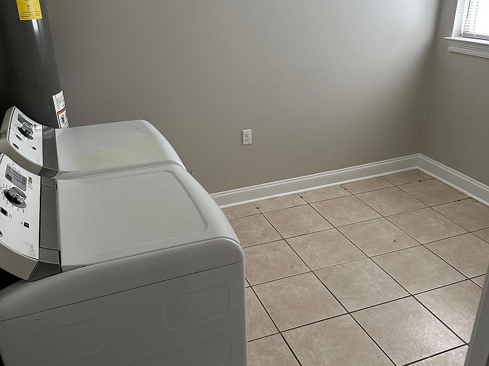 1st image of 2313 Laharpe St #B