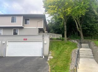 1260 Wagon Wheel Rd, Hopkins, MN 55343