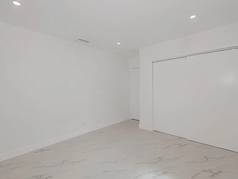425 SW 18th Ave #425 — Photo 15