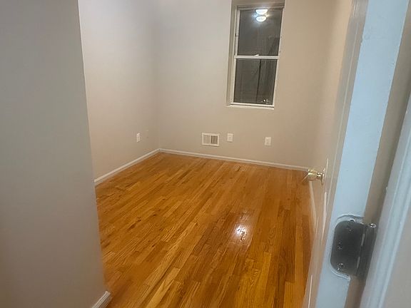 2nd image of 156 Morningstar Rd Floor 1