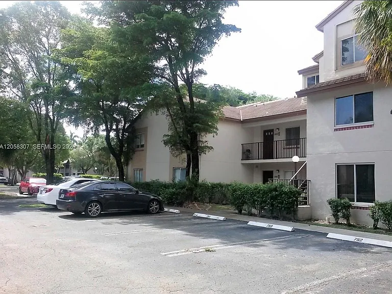 13856 SW 93rd Ln #13856 — Photo 2