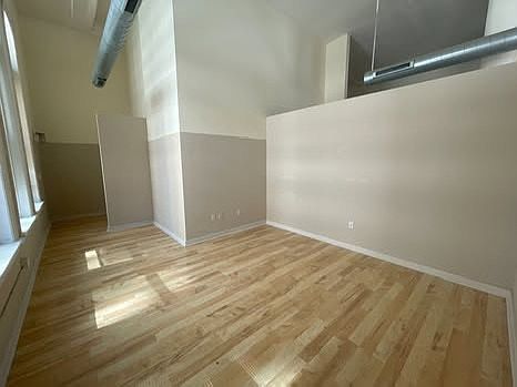 4th image of 918 Olive St