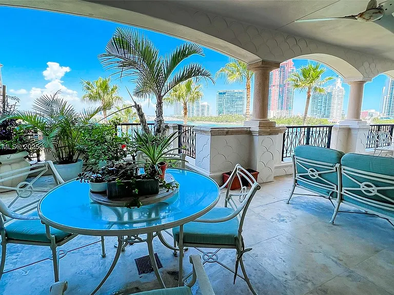 7241 Fisher Island Dr #7241 — Photo 36
