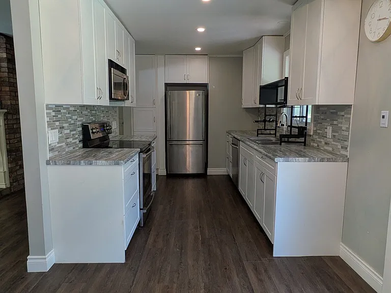 3204 Saint Paul Ave #MAIN FLOOR — Photo 12