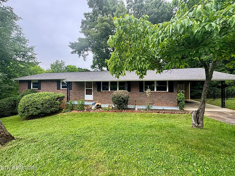 10801 Highcliff Dr — Photo 2