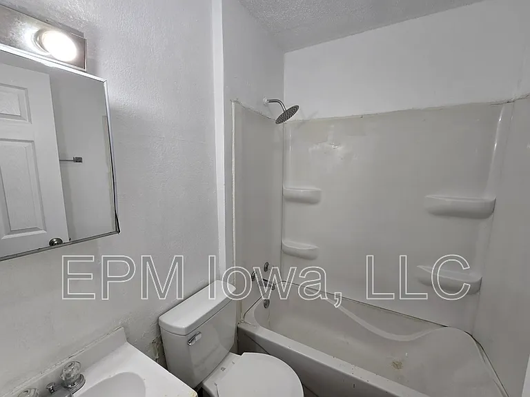 1125 N Barclay St — Photo 15