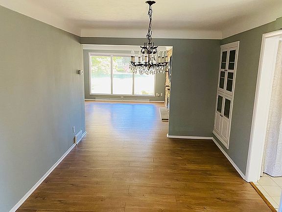 3rd image of 21110 Seabury Ave
