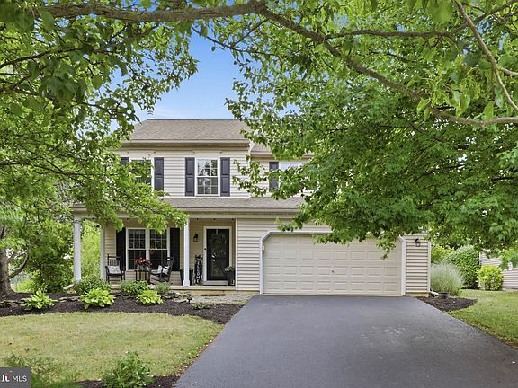 3rd image of 230 Cambridge Ln