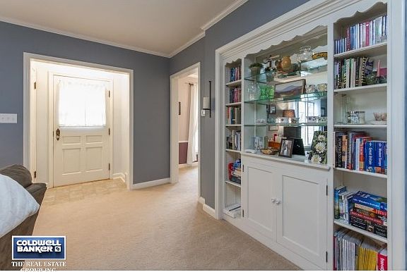 Has Built In Bookshelves