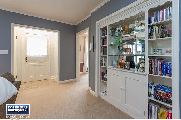 Has Built In Bookshelves