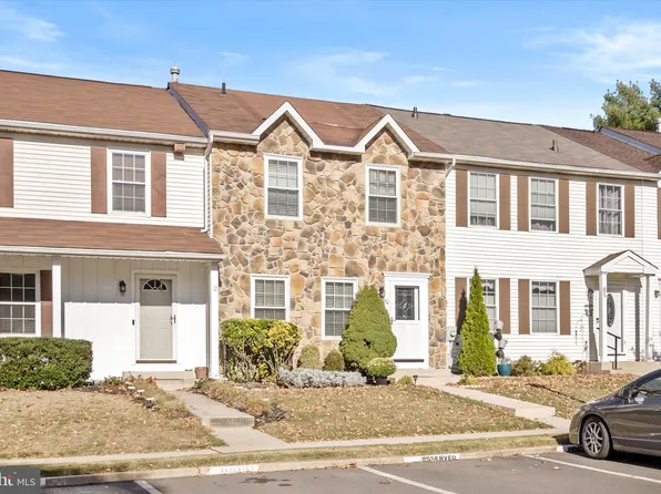 10 Dunmoor Ct S, Hamilton, NJ 08690
