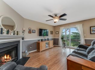 15 Pinehurst Dr, Washington, NJ 07882