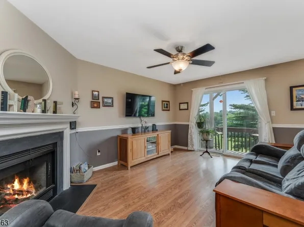 15 Pinehurst Dr, Washington Twp., NJ 07882