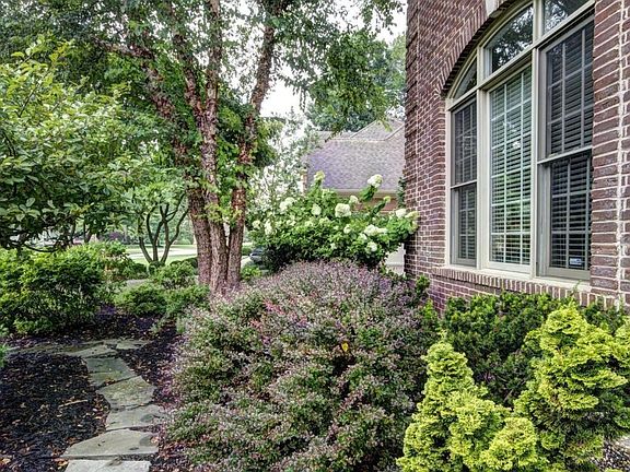 7013 Shallow Lake, Prospect, KY Late Sum