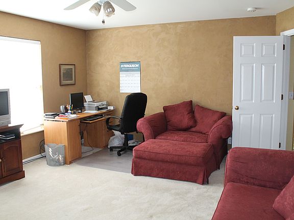 4th image of 501 Hollyhock Way