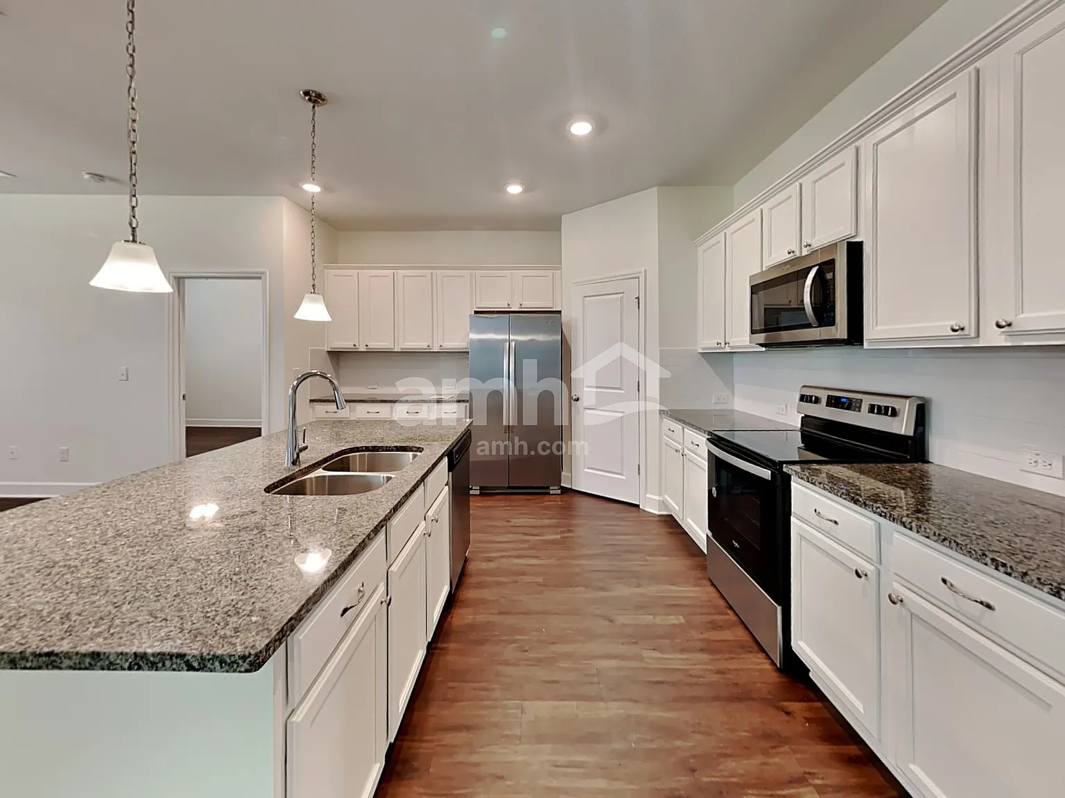 3 bed, 2.0 bath, 1700 sqft, $2,185 — Photo 3