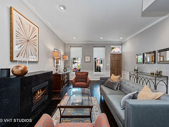 3rd image of 849 N Wood St APT 1