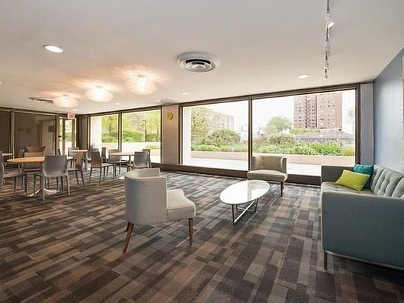 4th image of 4343 N Clarendon Ave APT 2217