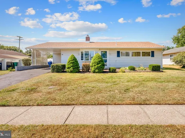 97 Magnolia Dr, Levittown, PA 19054