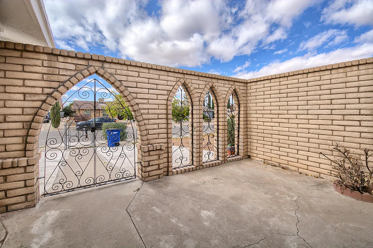 3 bed, 2.0 bath, 1287 sqft, $1,575 — Photo 3