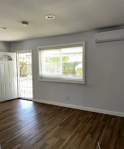 2734 Martha Ave — Photo 4