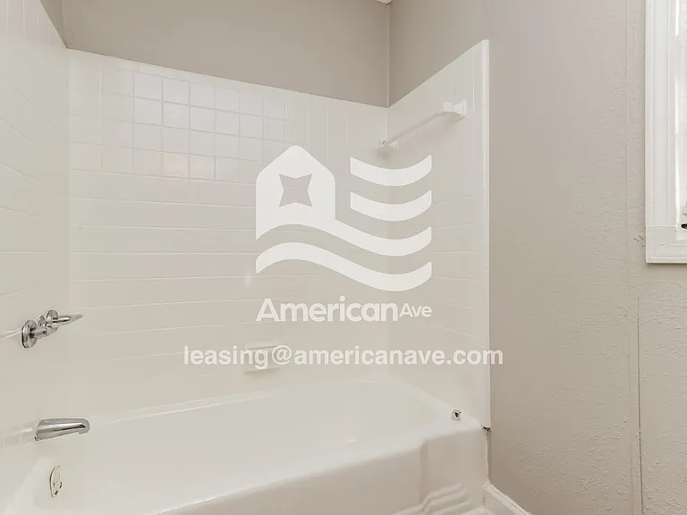 1896582_013_bathroom_14.jpg