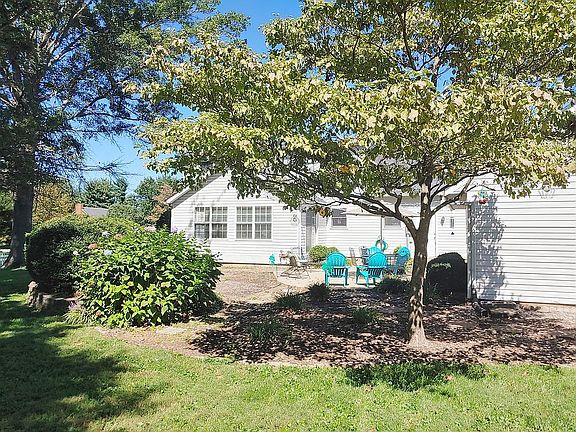 2nd image of 1433 McTavish Way