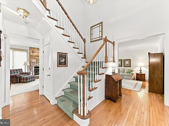 3rd image of 53 Bridle Way