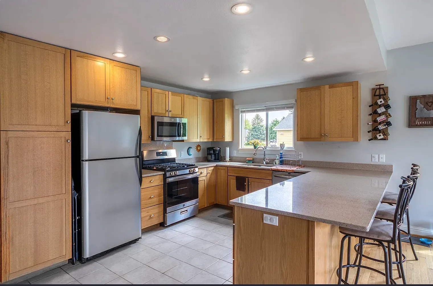 4 bed, 2.5 bath, 1952 sqft, $2,995 — Photo 4