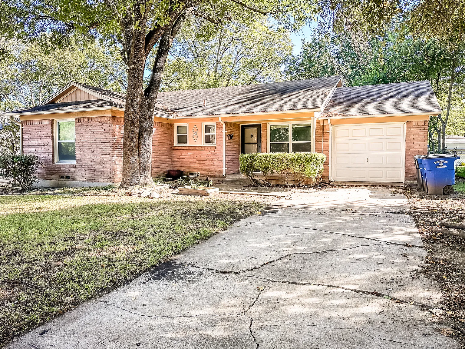 3 bed, 1.5 bath, 1208 sqft, $1,850 — Photo 1