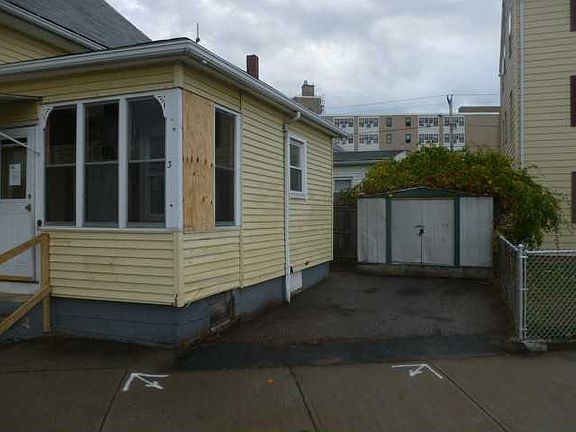 3rd image of 30 Roosevelt St