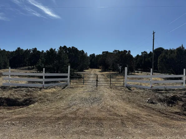 8 Belle Starr Rd, Edgewood, NM 87015