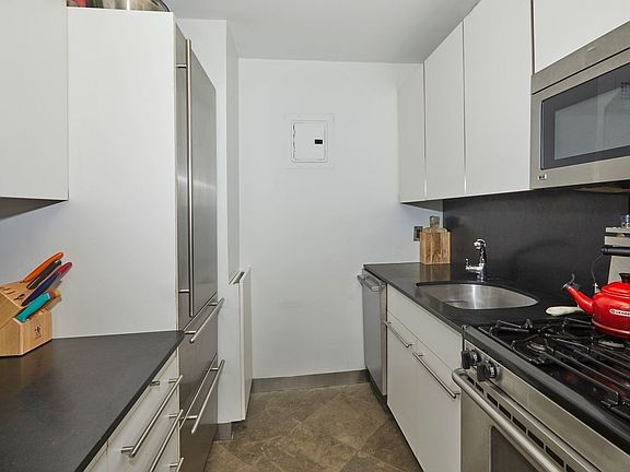 4th image of 301 E 79th St APT 16E