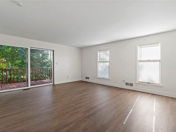 5th image of 32 Bracken Pl