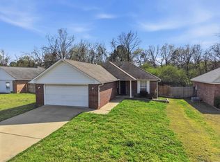 2525 Winchester Dr, Conway, AR 72032