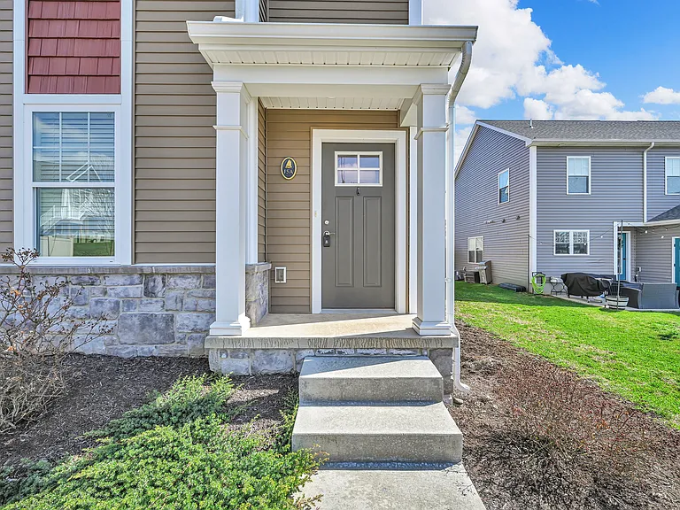 Photos and Floorplan are of a similar unit. Actual unit is 2nd floor and vary's slightly in layout.
