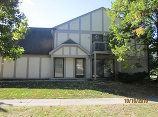 7302 Baybury Rd #2, Downers Grove, IL 60516