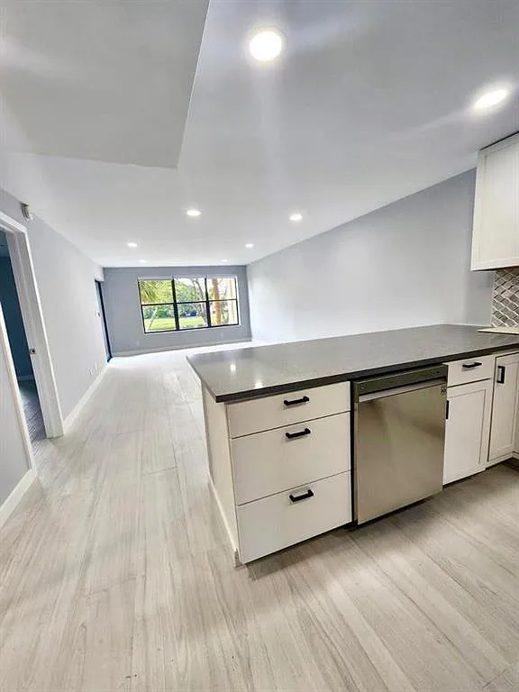 1 bed, 1.5 bath, 810 sqft, $1,850 — Photo 1