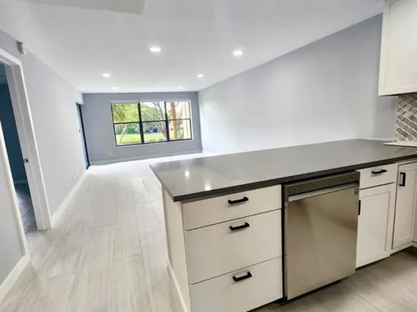 2322 S Cypress Bend Dr APT 210, Pompano Beach, FL 33069