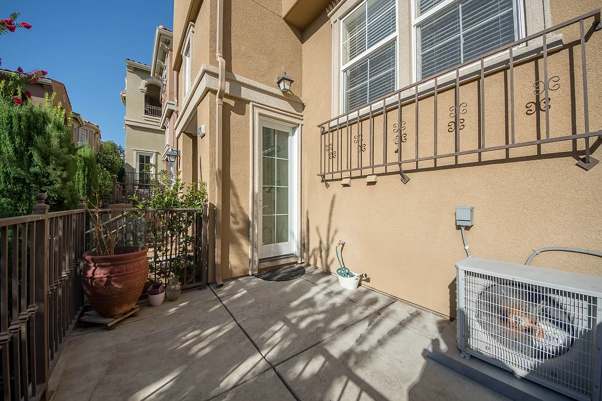Building Photo - 529 Adeline Ave
