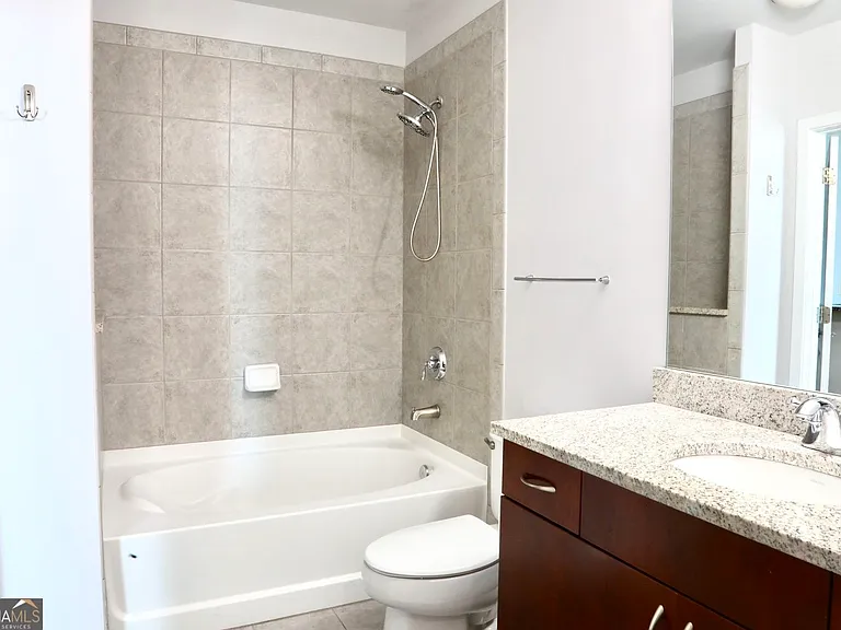 400 W Peachtree St NW #1412 — Photo 8