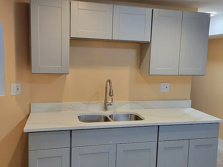 5447 W Walton St #G — Photo 10