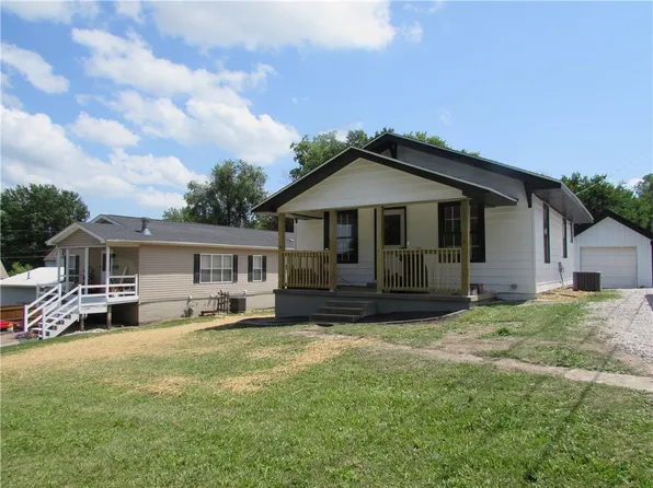 210 E Douglas St, Knoxville, IA 50138