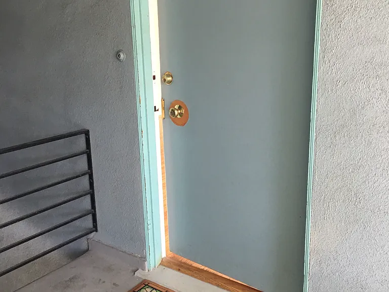 1479 N Havenhurst Dr #4 — Photo 35