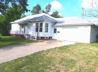 2123 Sunset Rd, Great Bend, KS 67530